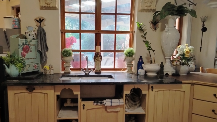 4 Bedroom Property for Sale in Chanteclair Western Cape